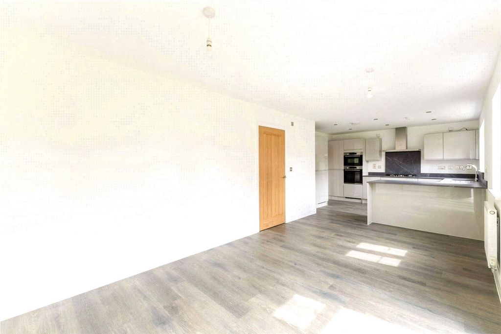 Property photo 3 of 16 Kitchen/Dining