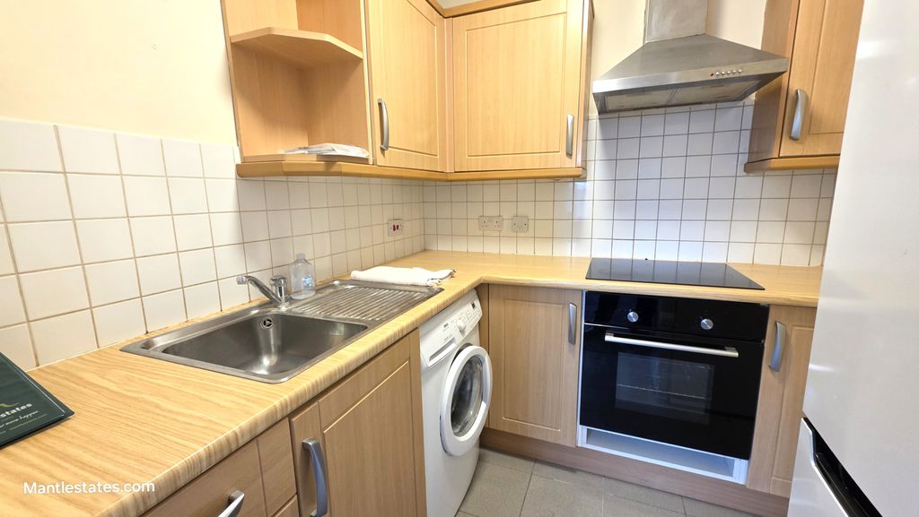 Property photo 3 of 14 Kitchen