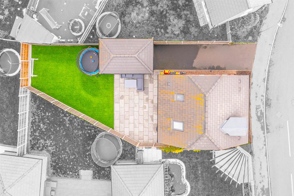 Property photo 2 of 21