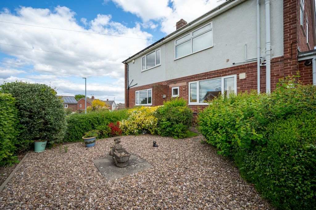 Property photo 3 of 26 Front Garden