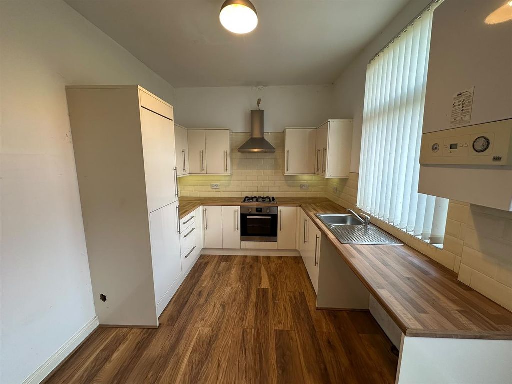 Property photo 3 of 9 Kitchen