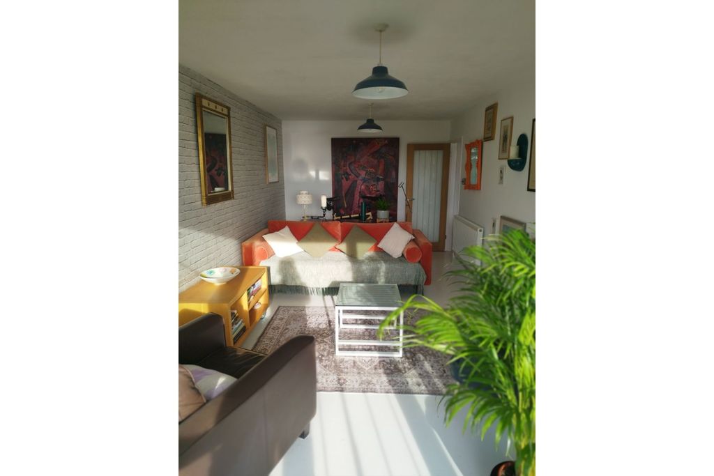 Property photo 2 of 10 Lounge