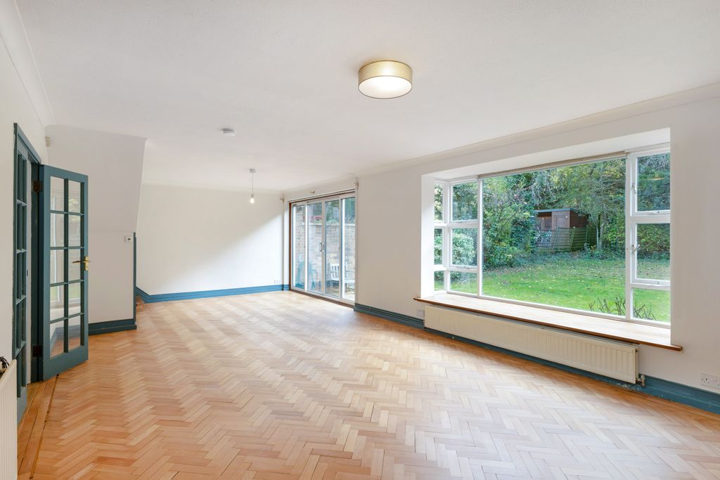 Property photo 2 of 28