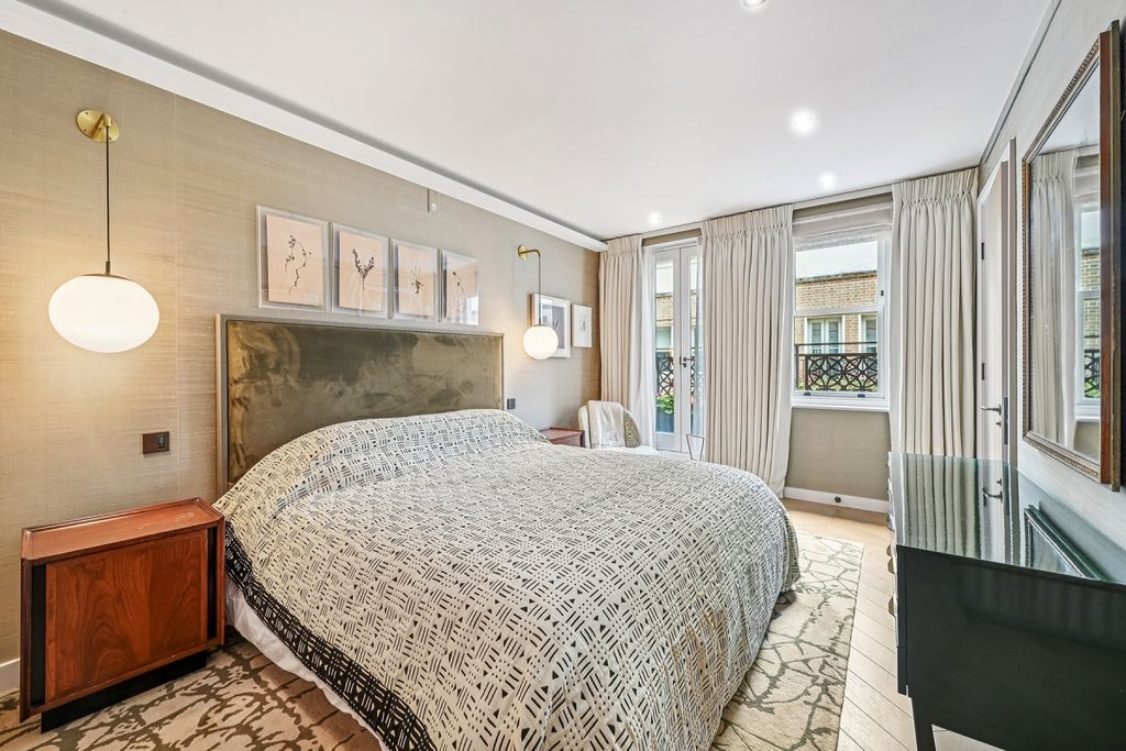 Property photo 3 of 17 Mews House 2, 7 C...