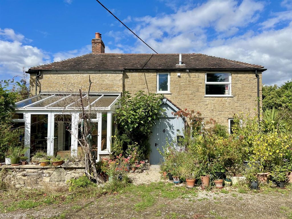 Property photo 1 of 15 Side