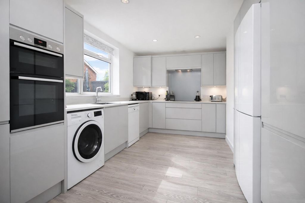 Property photo 2 of 15 Da10Df97-B175-4B5d-A1F9-376927141154.Png