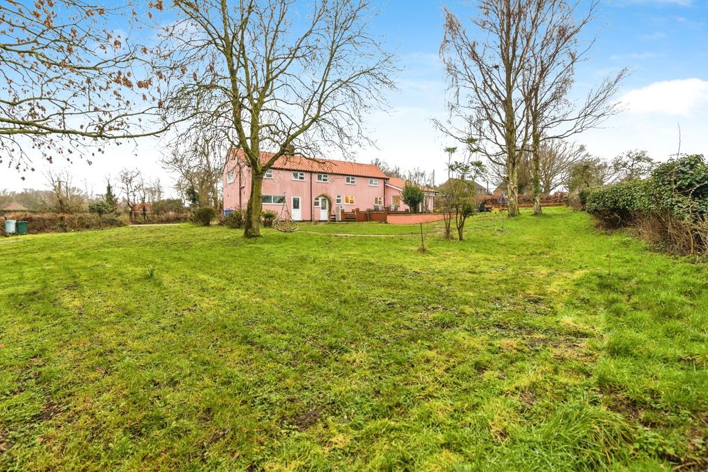 Property photo 2 of 30 Rear