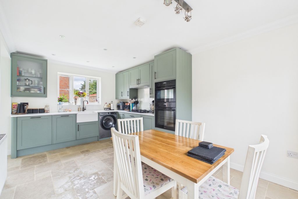 Property photo 2 of 16 Kitchen Diner