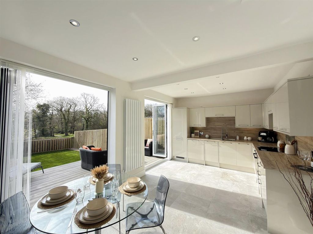 Property photo 1 of 32 Kitchen/Breakfast Room