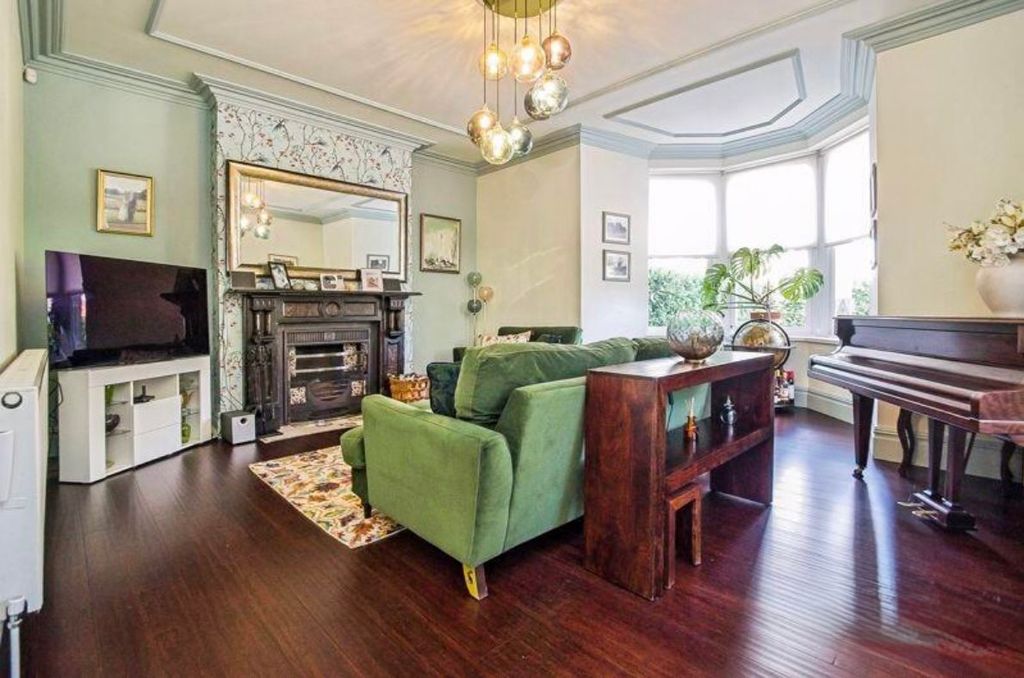 Property photo 2 of 33