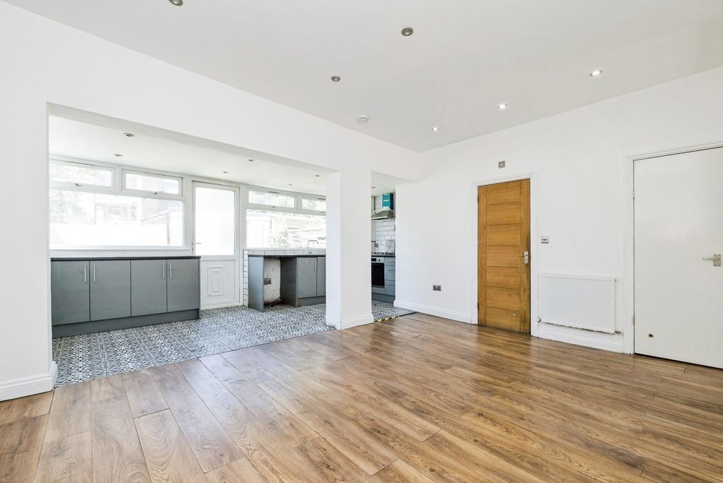 Property photo 2 of 20 Pbox-Img.Jpg