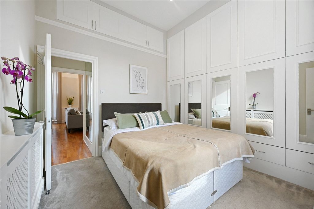 Property photo 3 of 8 Picture No. 14