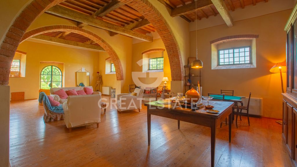 Property photo 2 of 63 Interiors