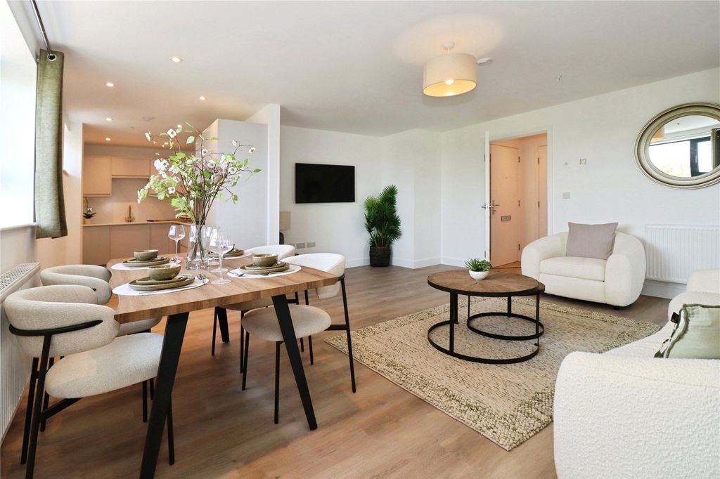 Property photo 3 of 19 Dining Area
