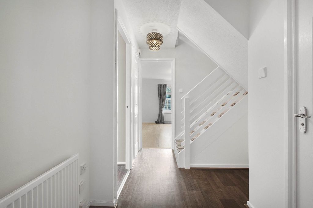 Property photo 2 of 26