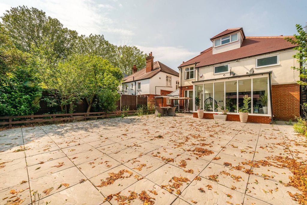 Property photo 1 of 16