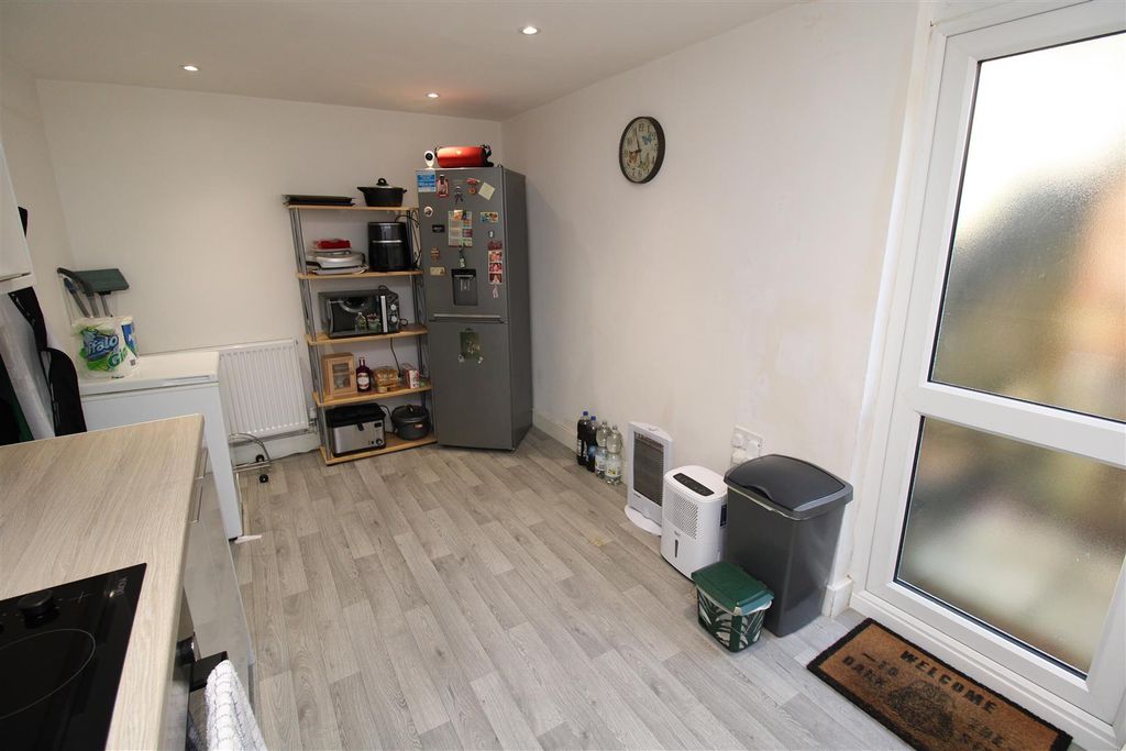 Property photo 2 of 14 Img_5778.Jpg