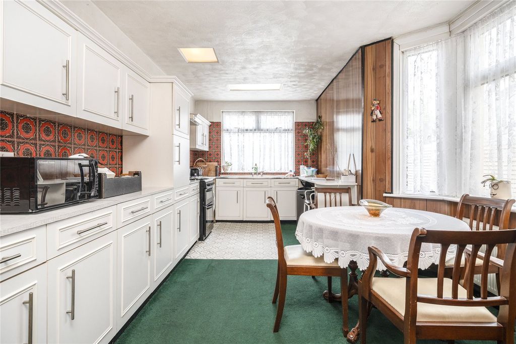 Property photo 3 of 14 Kitchen