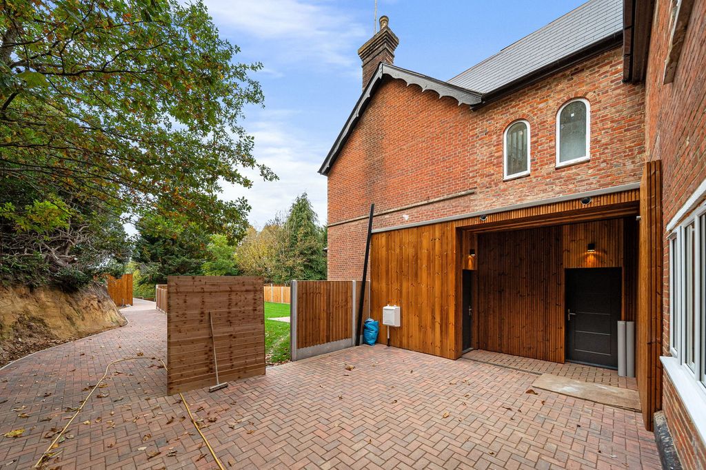 Property photo 3 of 5