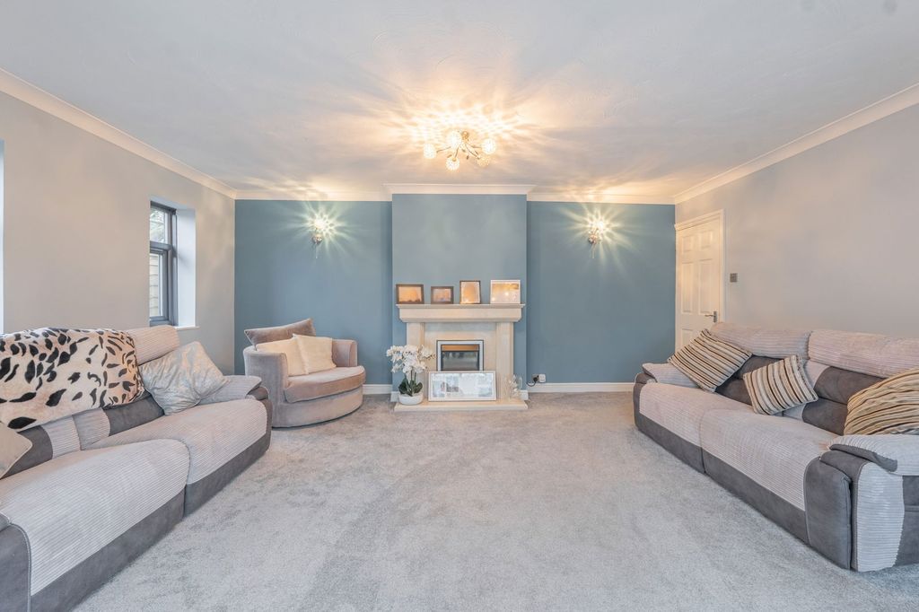 Property photo 3 of 36