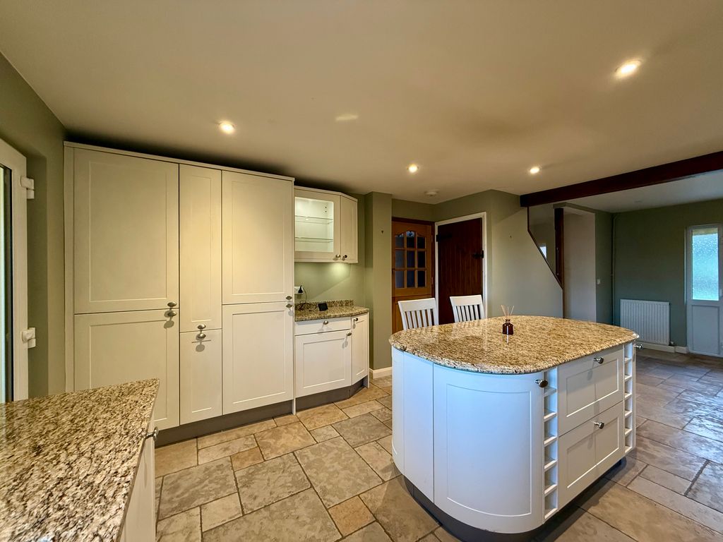 Property photo 3 of 20 Img8494