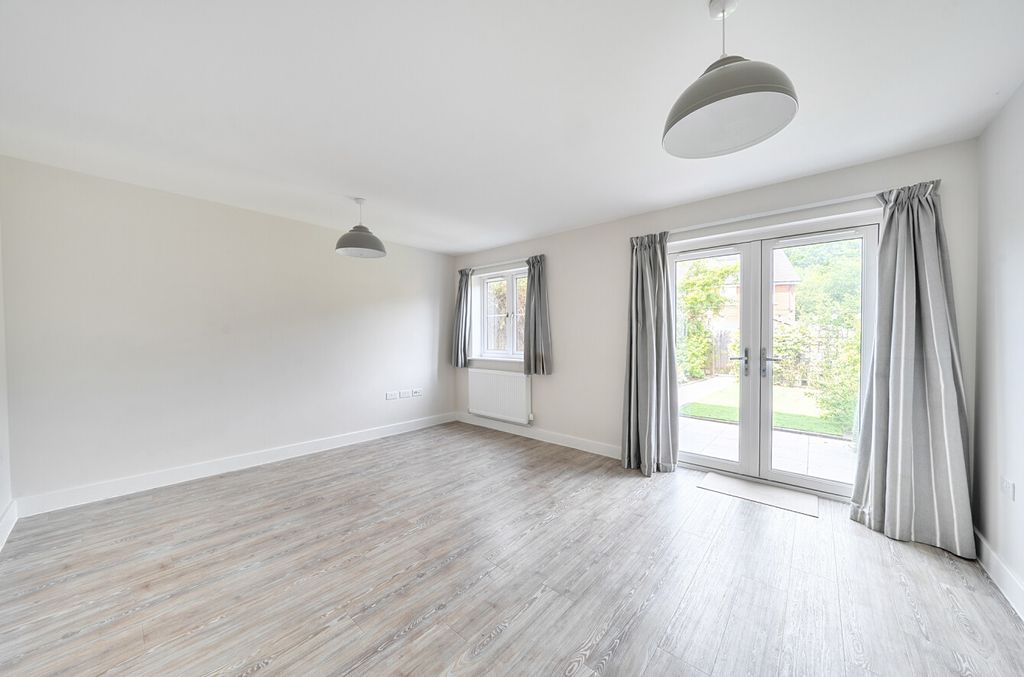 Property photo 3 of 12 1479171-21-6A300c...