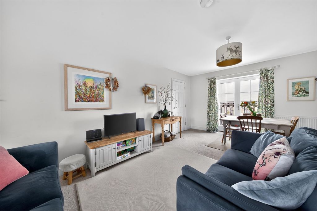 Property photo 3 of 20 Sitting Room