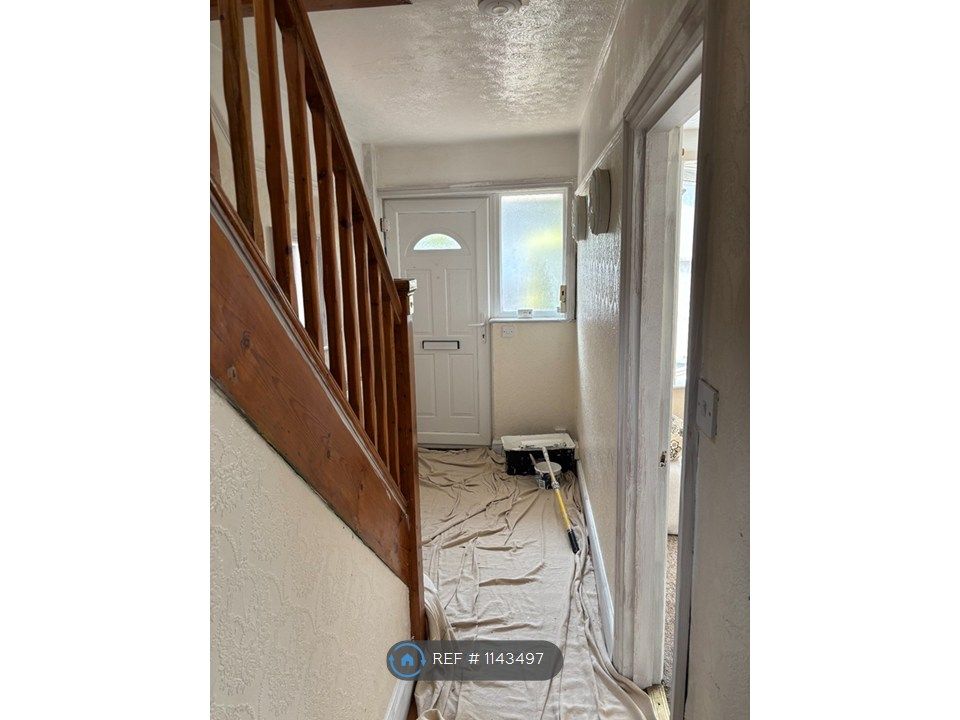 Property photo 3 of 14 Hallway
