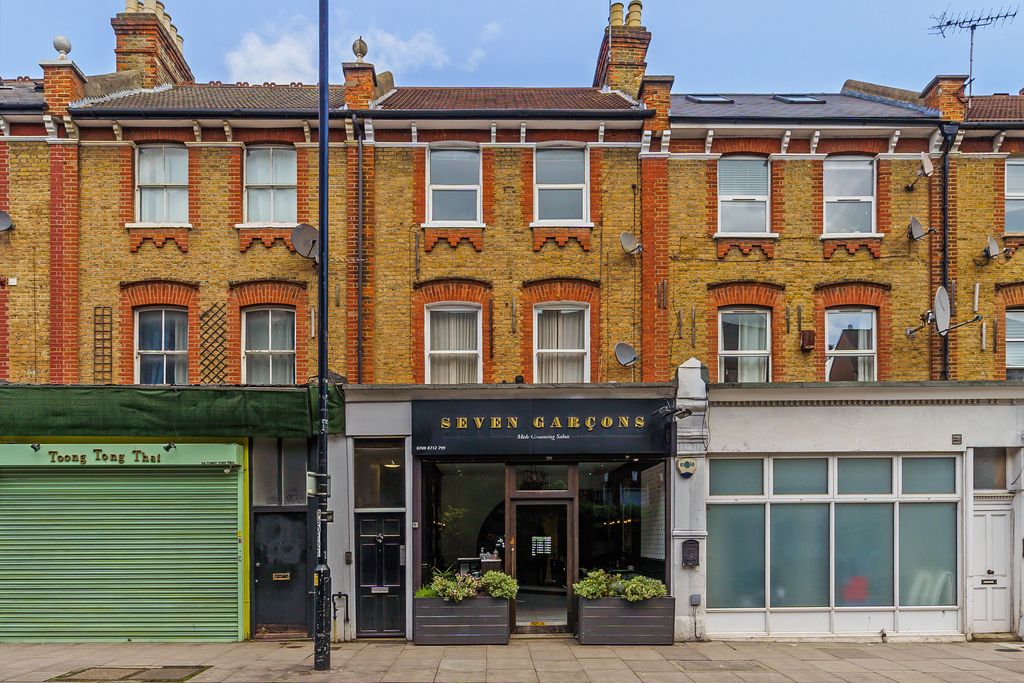 Property photo 1 of 13 32 Upper Richmond Road, Putney, London Sw15 2Rx