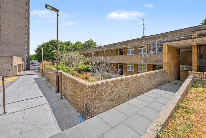 Property photo 1 of 2