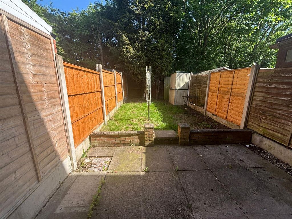 Property photo 3 of 8 Garden.Jpeg