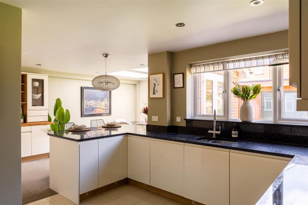 Additional image 10 of 4 bed detached house for saleBeaufort Close, Reigate RH2