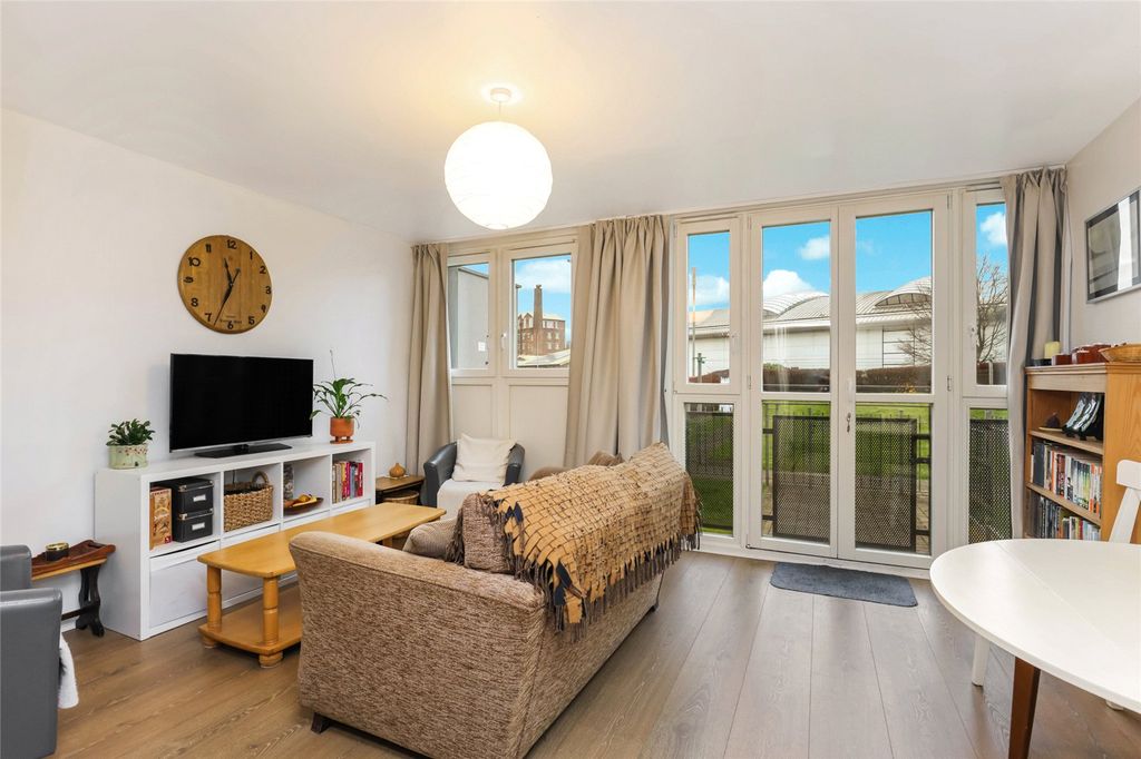 Property photo 2 of 22 Picture No. 11