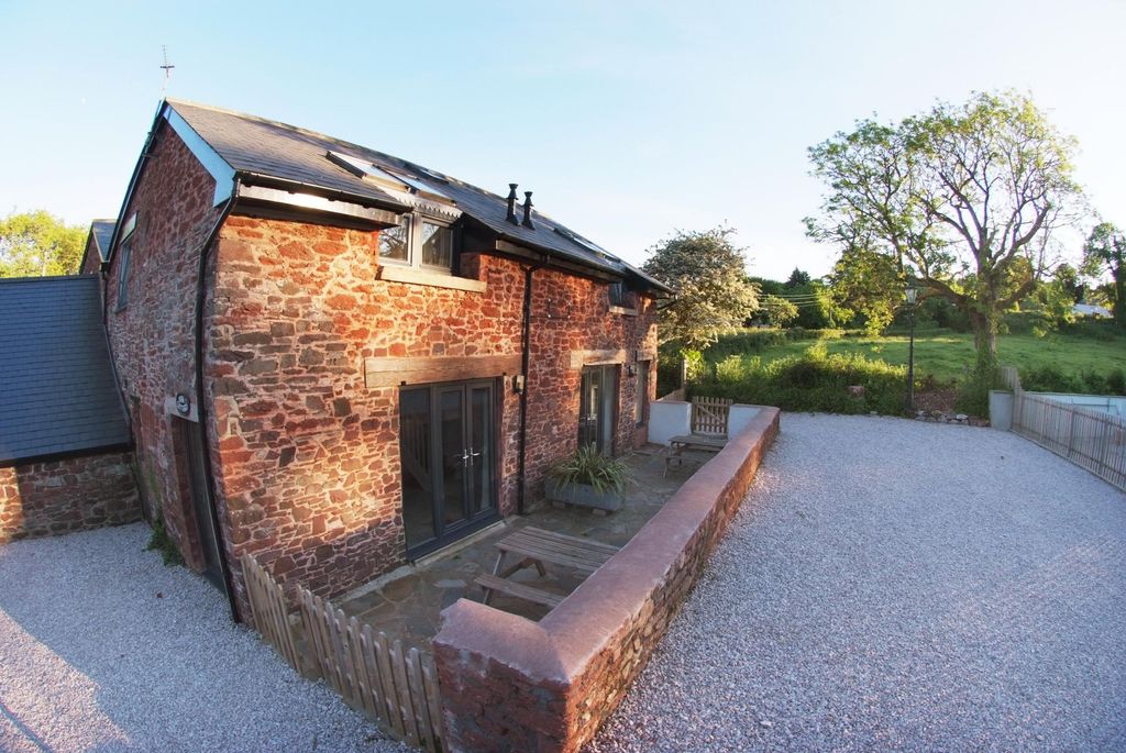 Property photo 2 of 11 Photo 1