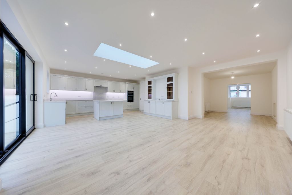 Property photo 3 of 23