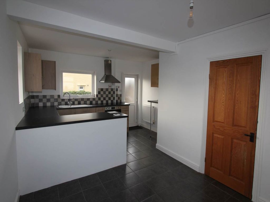 Property photo 2 of 8 Kitchen 1