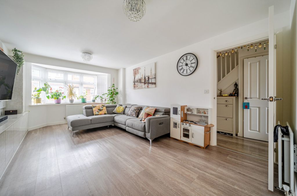 Property photo 2 of 18 1400368-17-696E1c...