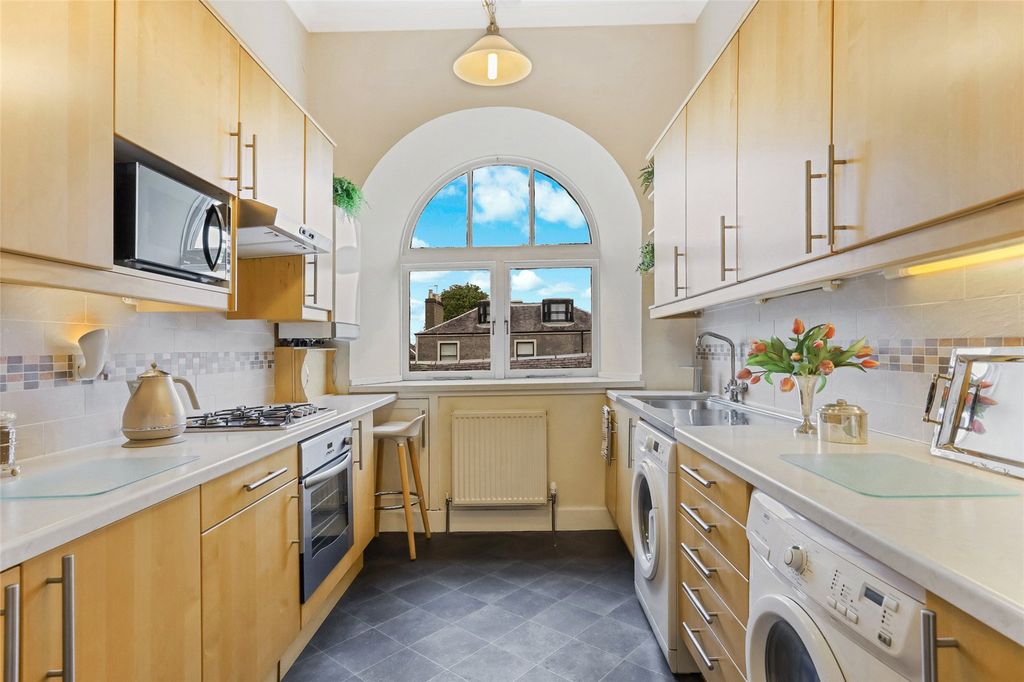 Additional image 7 of 4 bed flat for saleBrisbane Street, Greenock, Inverclyde PA16