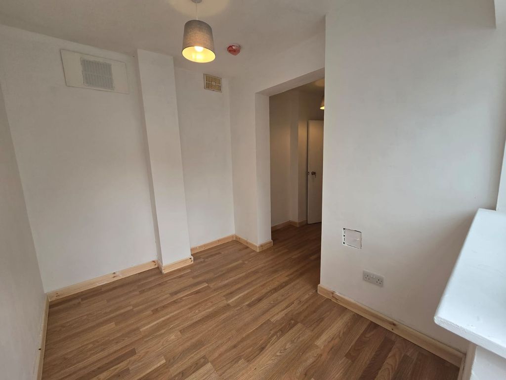 Property photo 3 of 6 Bedroom 2