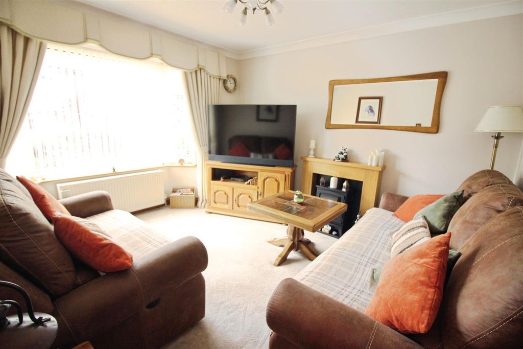 Property photo 3 of 25 Living Room