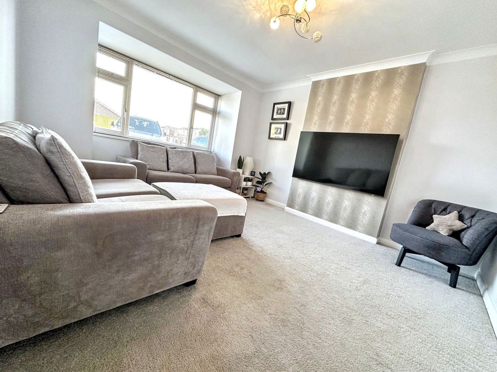 Property photo 3 of 26