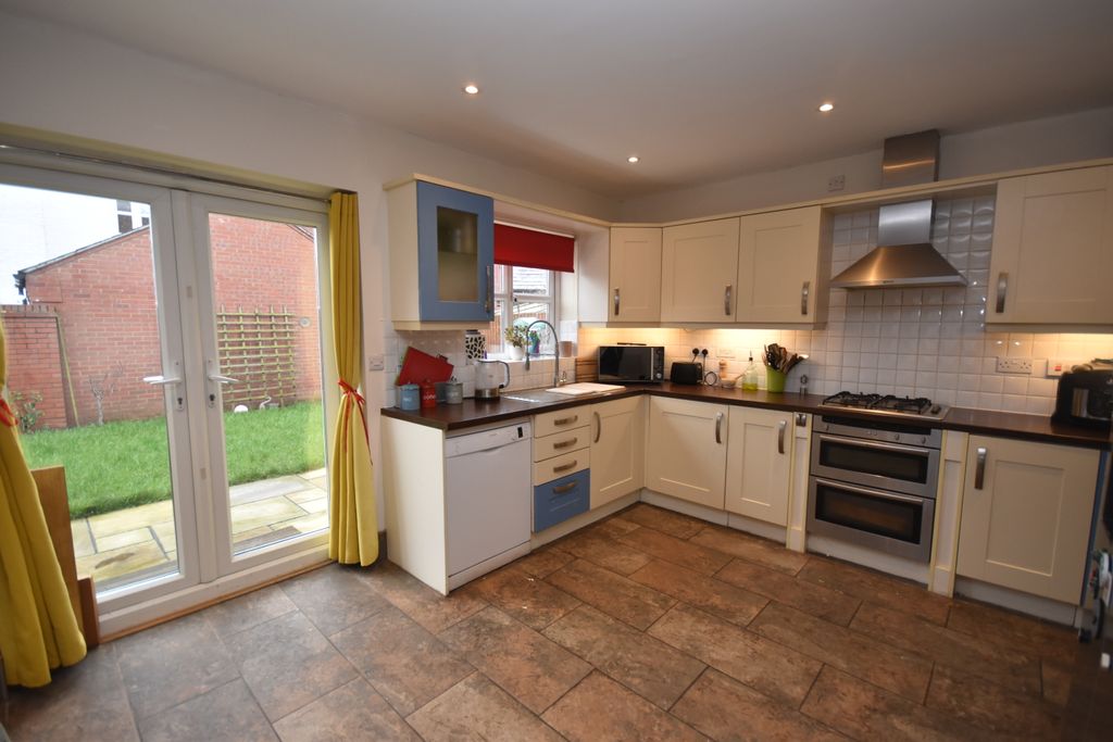 Property photo 2 of 13 Kitchen