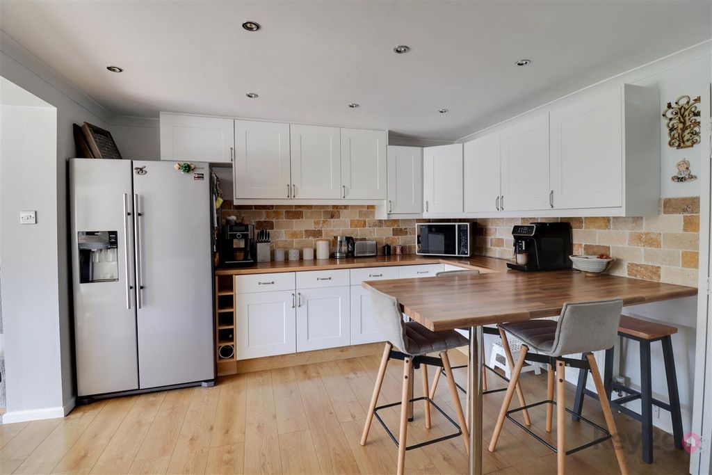 Property photo 3 of 36 Img_7366-Img_7368.Jpg