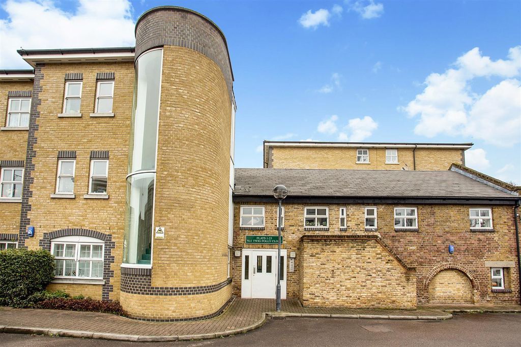Property photo 1 of 11 Twig Folly Close