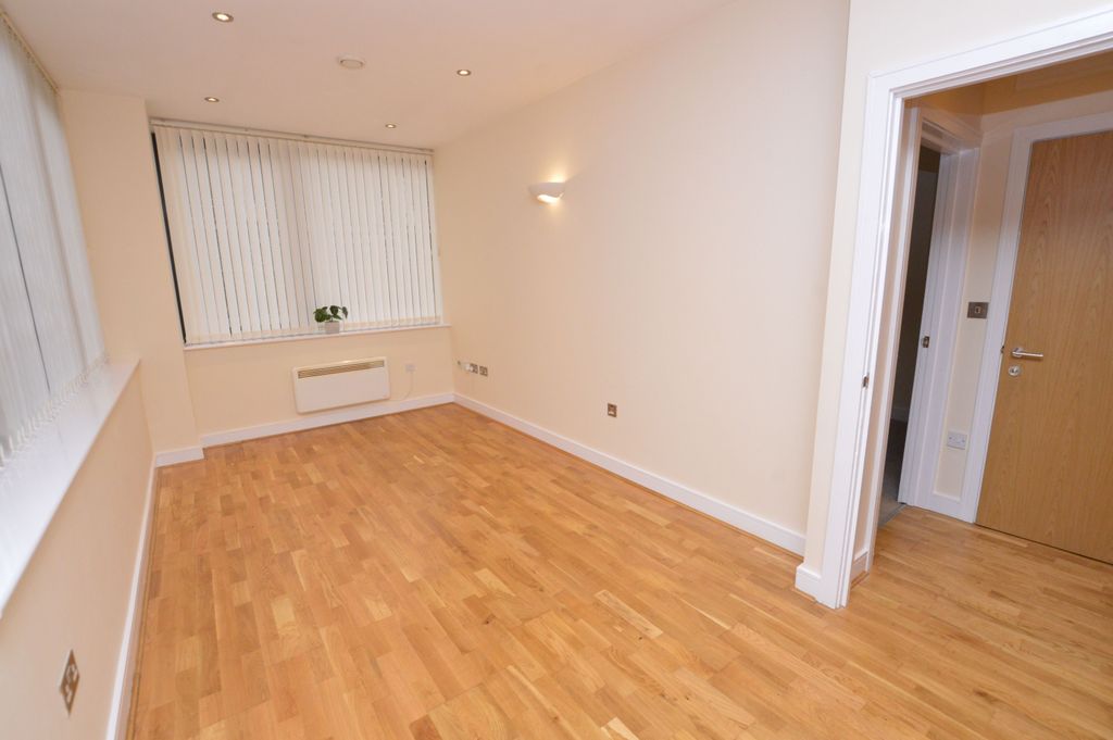 Property photo 3 of 8 Photo 4