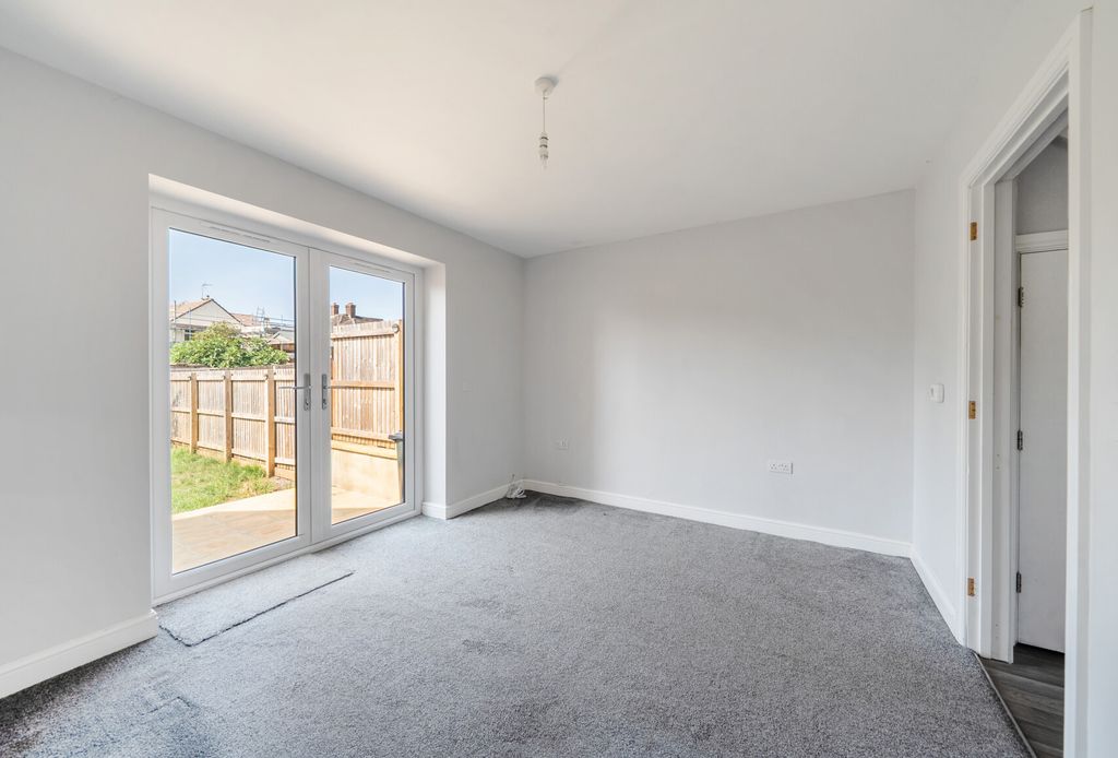 Property photo 2 of 16 1342152-6-689F1F3...