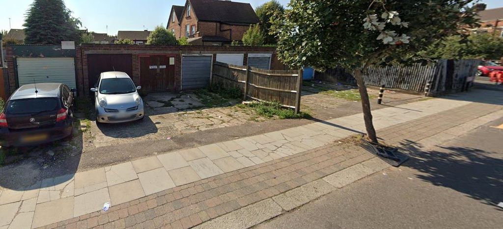 Property photo 1 of 1 Allandale Garage.Jpg