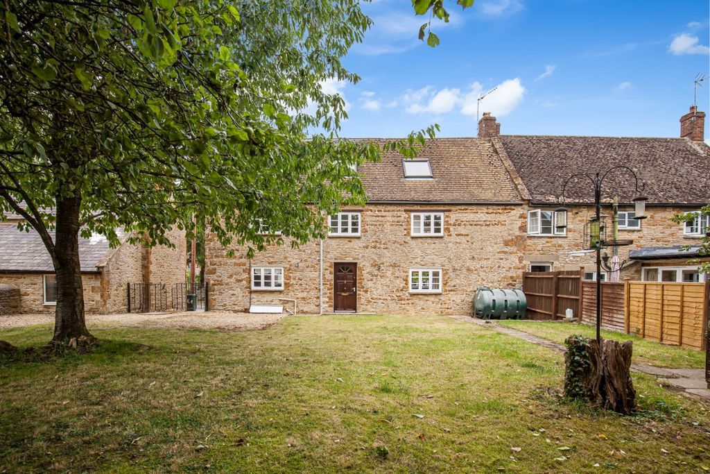 Property photo 1 of 7 137285