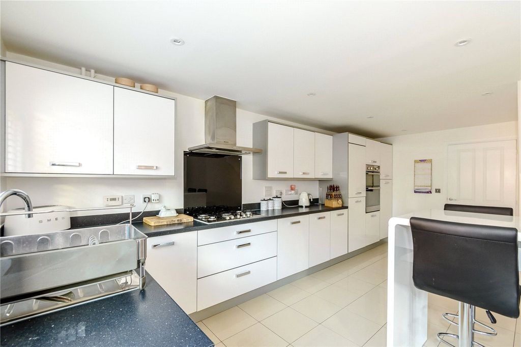 Property photo 2 of 21 Kitchen/ Breakfast