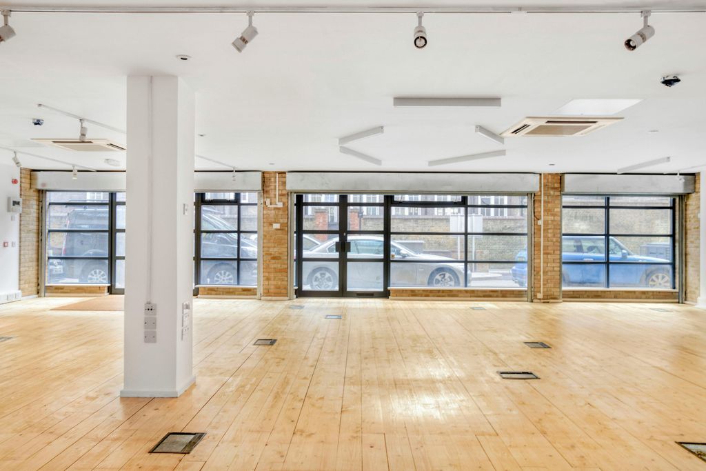 Property photo 3 of 12 35_12585.Jpg